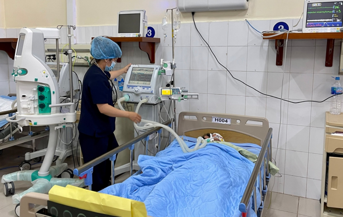 Trước đó cả hai bệnh nhân được lọc máu liên tục ngay khi nhập viện