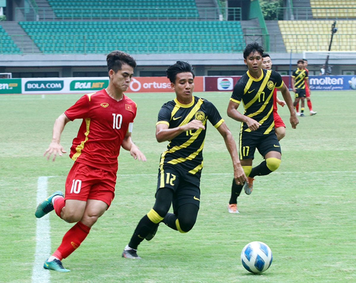 U19 Việt Nam đã phải dừng bước ở bán kết giải U19 Đông Nam Á khi thất bại 0-3 trước đối thủ Malaysia.