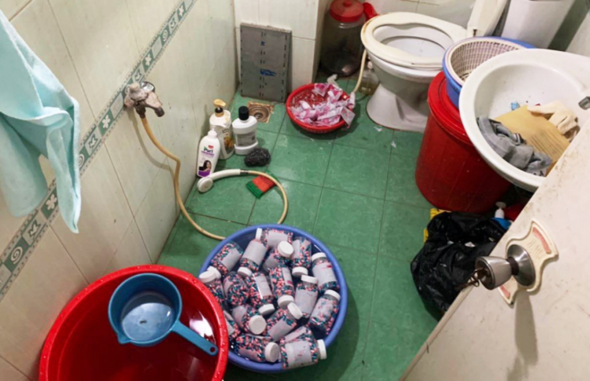 Một cơ sở sản xuất thuốc giả được cơ quan chức năng phát hiện tại TP HCM.