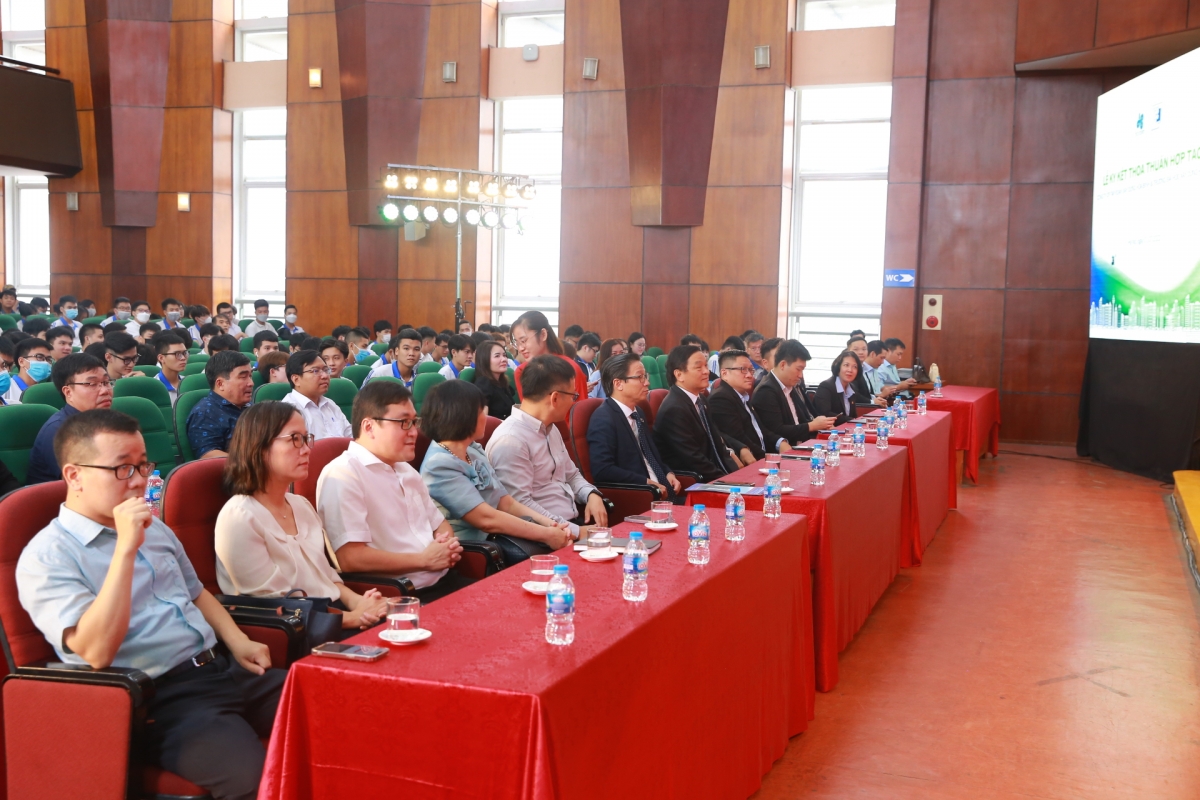 Các đại biểu tham dự Hội thảo 