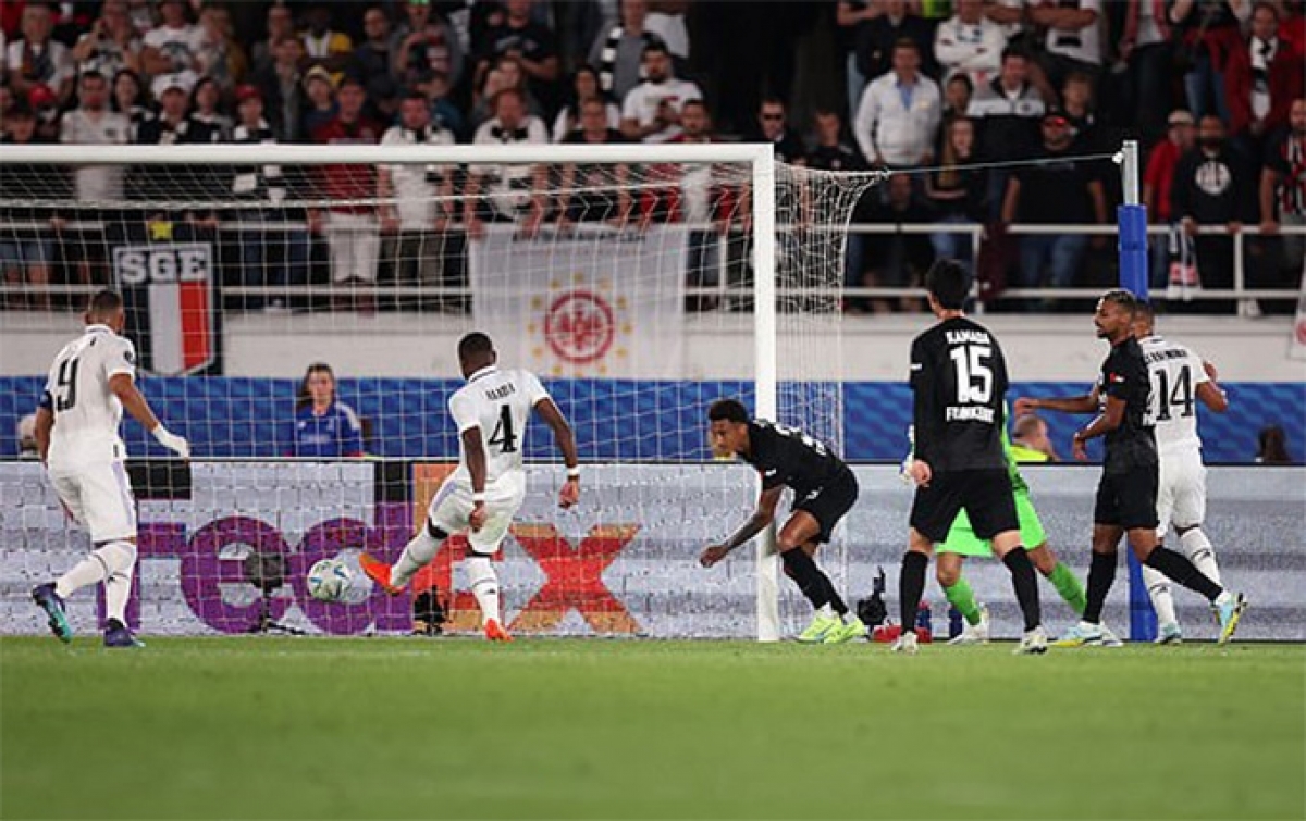 David Alaba mở tỷ số cho Real (Ảnh: Internet)