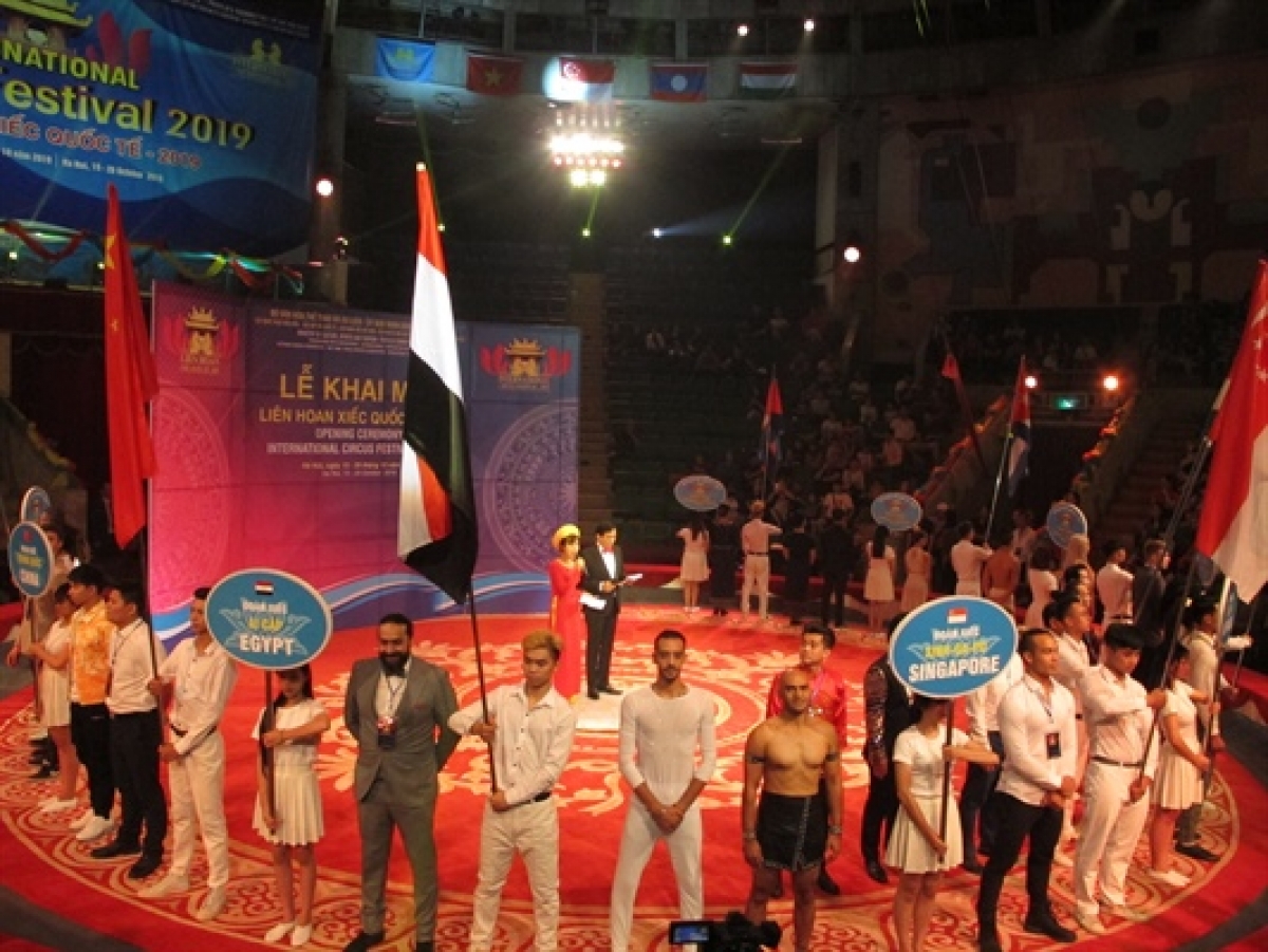 Liên hoan Xiếc quốc tế tại Việt Nam thu hút rất đông nghệ sĩ quốc tế tham gia