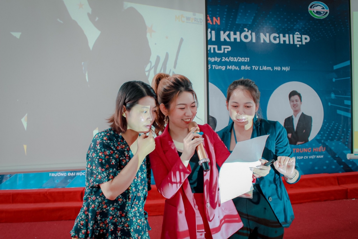 Nghiêm túc trong việc nhưng bên ngoài Hà Thu được chú ý bởi tính cách thân thiện. Ảnh: nhân vật cung cấp