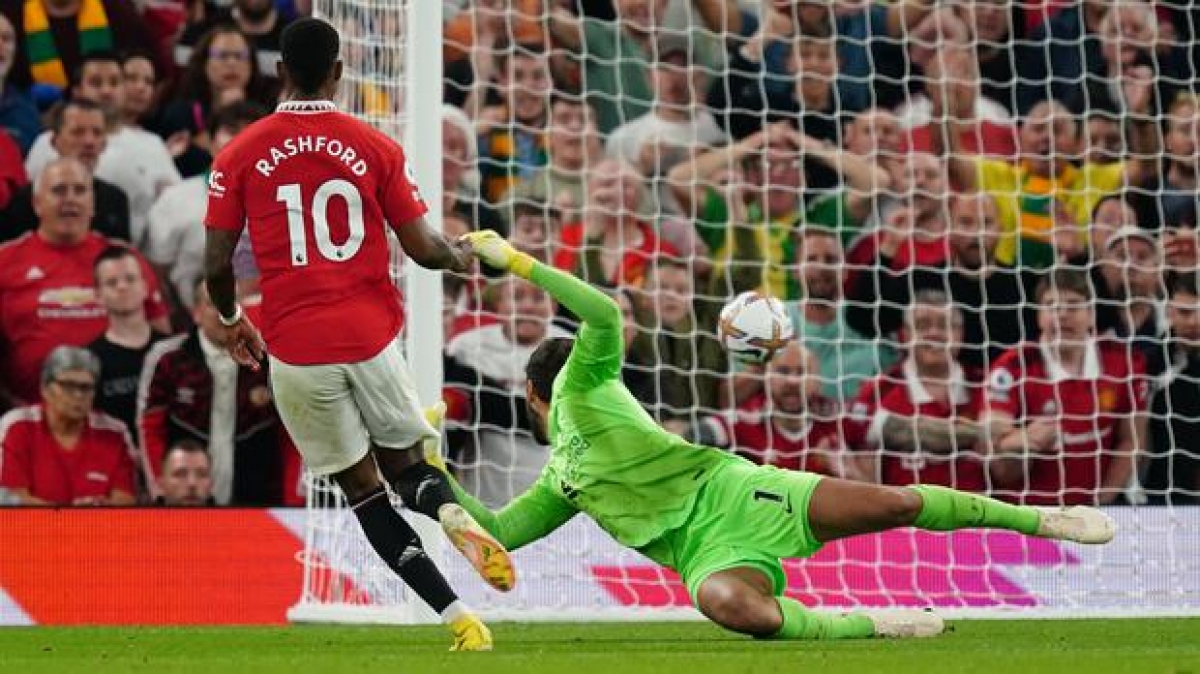 Rashford nhân đôi cách biệt cho đội chủ nhà (Ảnh: Internet)