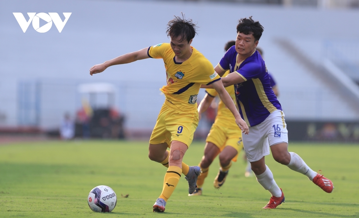 Tiền đạo Văn Toàn được bầu chọn xuất sắc nhất V.League tháng 7