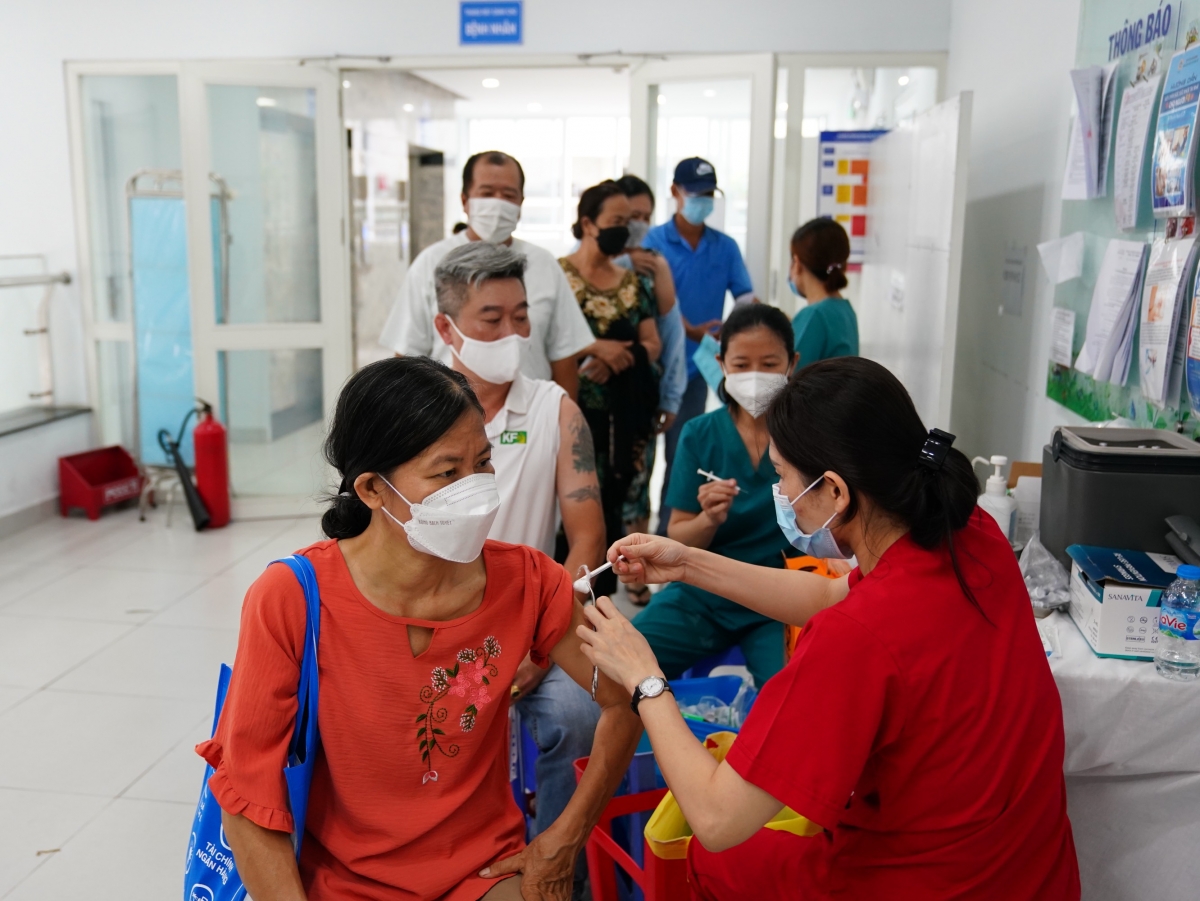 Tiêm vaccine vẫn là biện pháp hữu hiệu nhất để phòng chống Covid-19
