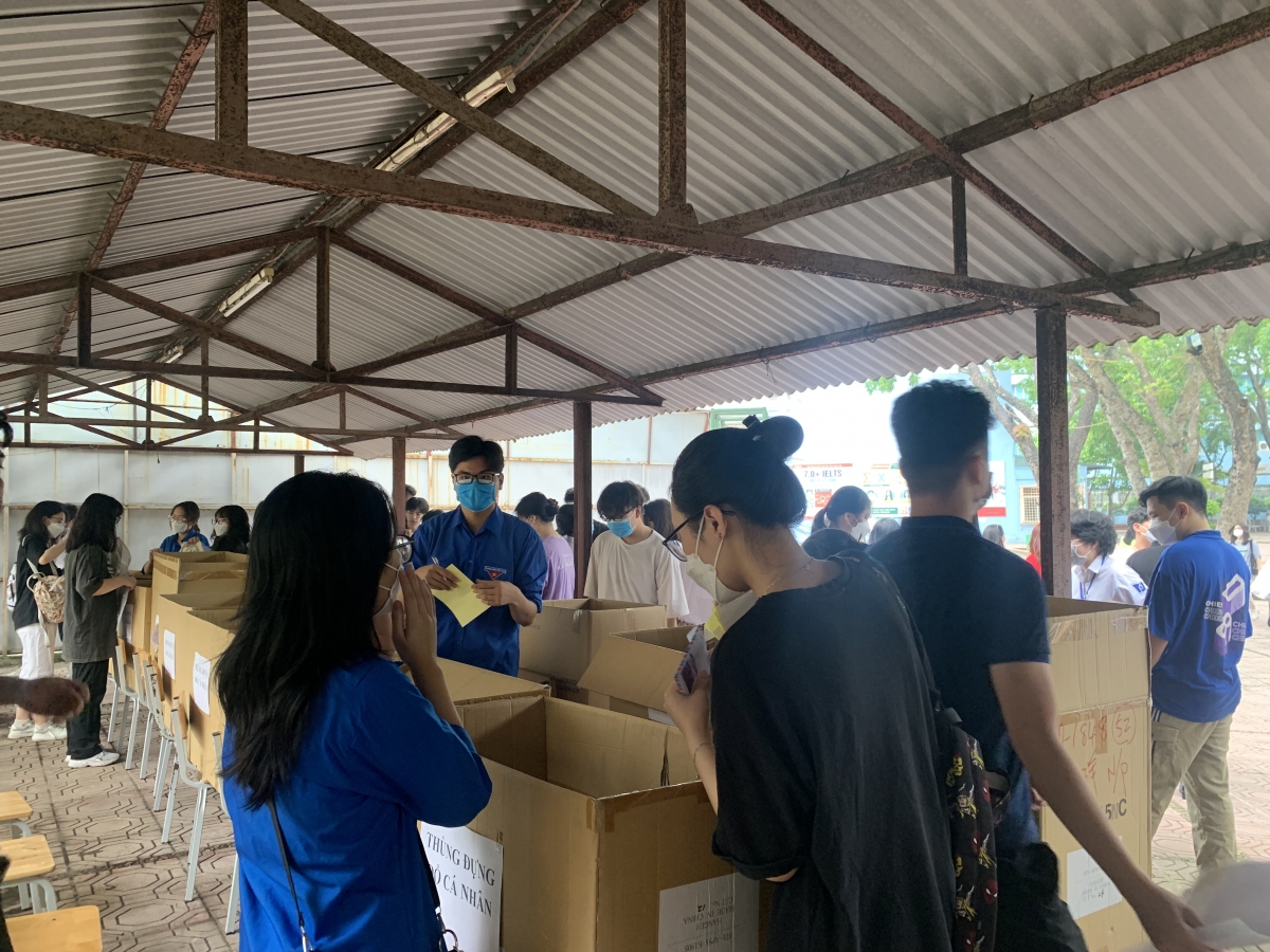 Nơi để đồ cá nhân của thí sinh cách phòng thi tối thiểu 25m