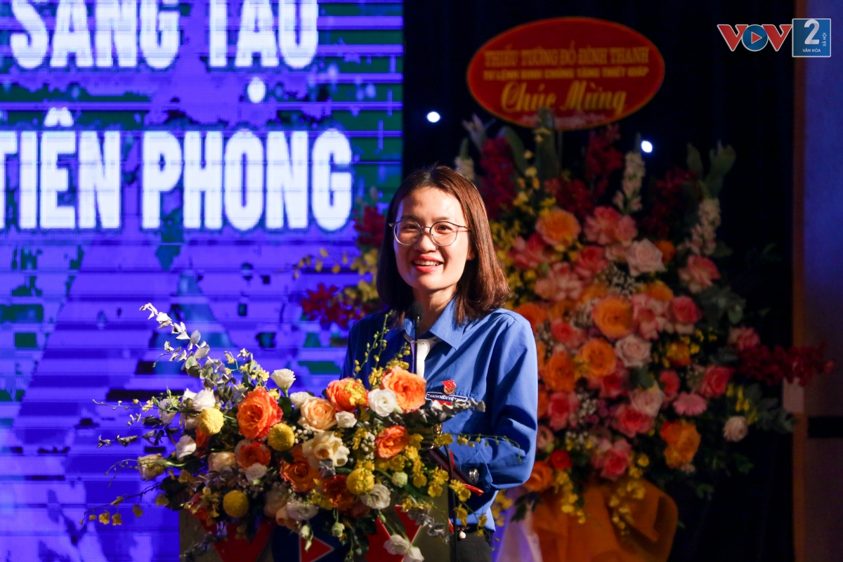 Phóng viên Nguyễn Trần Anh Thu (Ban Văn hóa - Xã hội VOV2) trình bày tham luận tại Đại hội Đoàn TNCS Hồ Chí Minh Đài TNVN khoá VIII, nhiệm kỳ 2022-2027