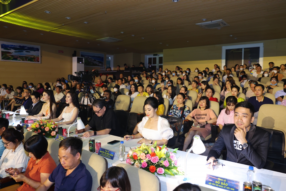 Các thành viên Ban Giám khảo - Ảnh Hòa Nguyễn