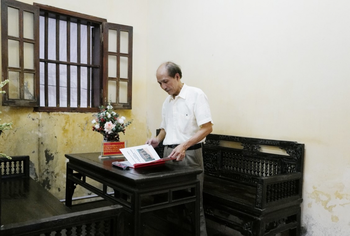 Ông Công Ngọc Dũng, cháu nội của cụ An - người trông coi ngôi nhà hơn 30 năm nay