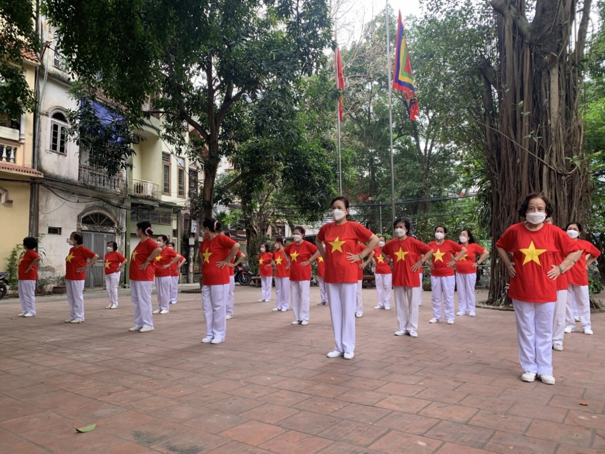 Người cao tuổi rèn luyện thể thao để nâng cao sức khỏe