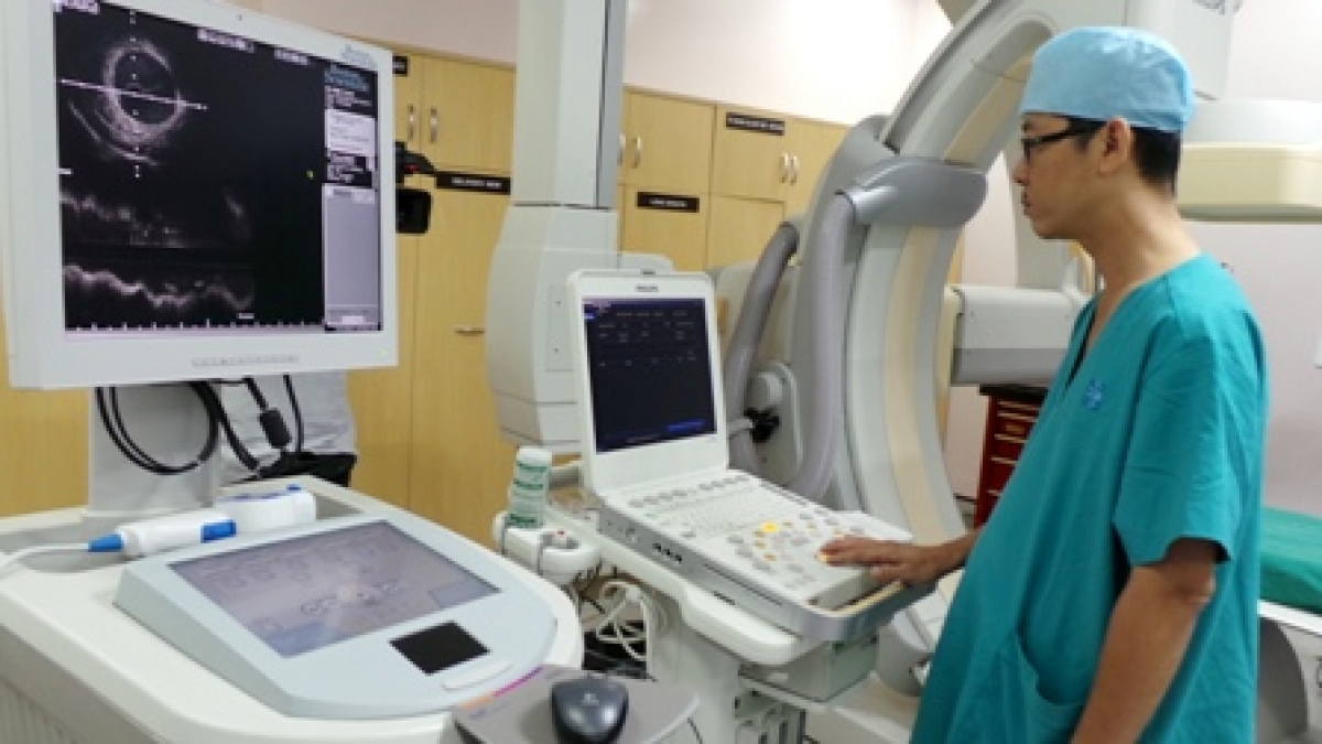 Bộ Y tế hoàn thiện và trình Chính phủ phê duyệt Nghị quyết của Chính phủ về bảo đảm thuốc, trang thiết bị y tế và thanh toán chi phí khám bệnh, chữa bệnh bảo hiểm y tế.