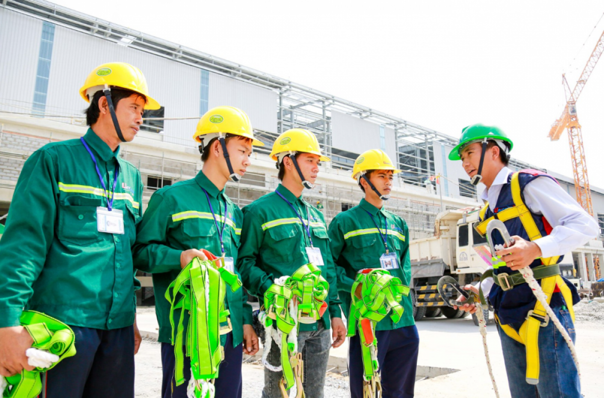 Bảo hiểm tai nạn lao động và bệnh nghề nghiệp trở thành “điểm tựa” cho nhiều người lao động khi không may gặp rủi ro.