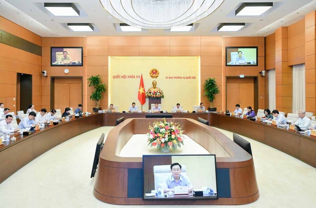 Toàn cảnh Phiên họp chuyên đề pháp luật của Ủy ban Thường vụ Quốc hội cho ý kiến vào dự án Luật Đấu thầu (sửa đổi).