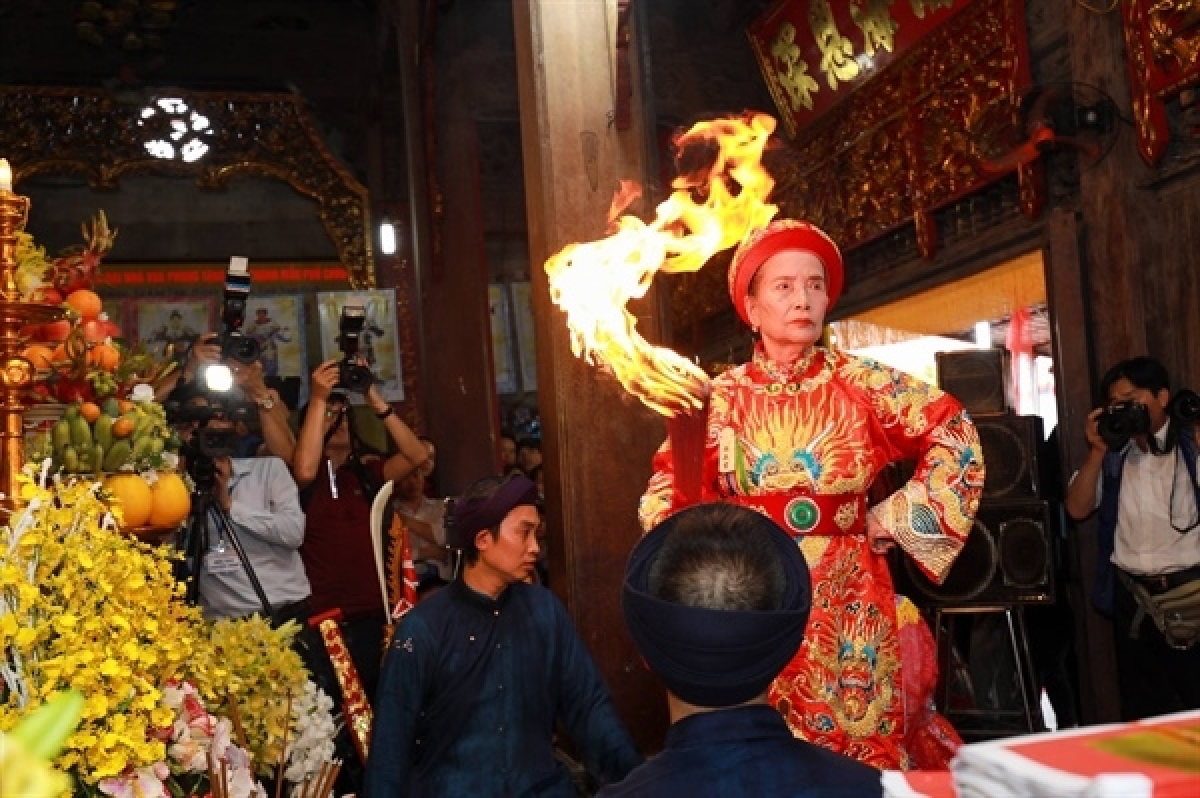 NNƯT Trần Thị Duyên (Bà Đức), xã Kim Thái, huyện Vụ Bản, tỉnh Nam Định được Chủ tịch nước phong tặng danh hiệu NNND ở loại hình Tập quán xã hội và tín ngưỡng