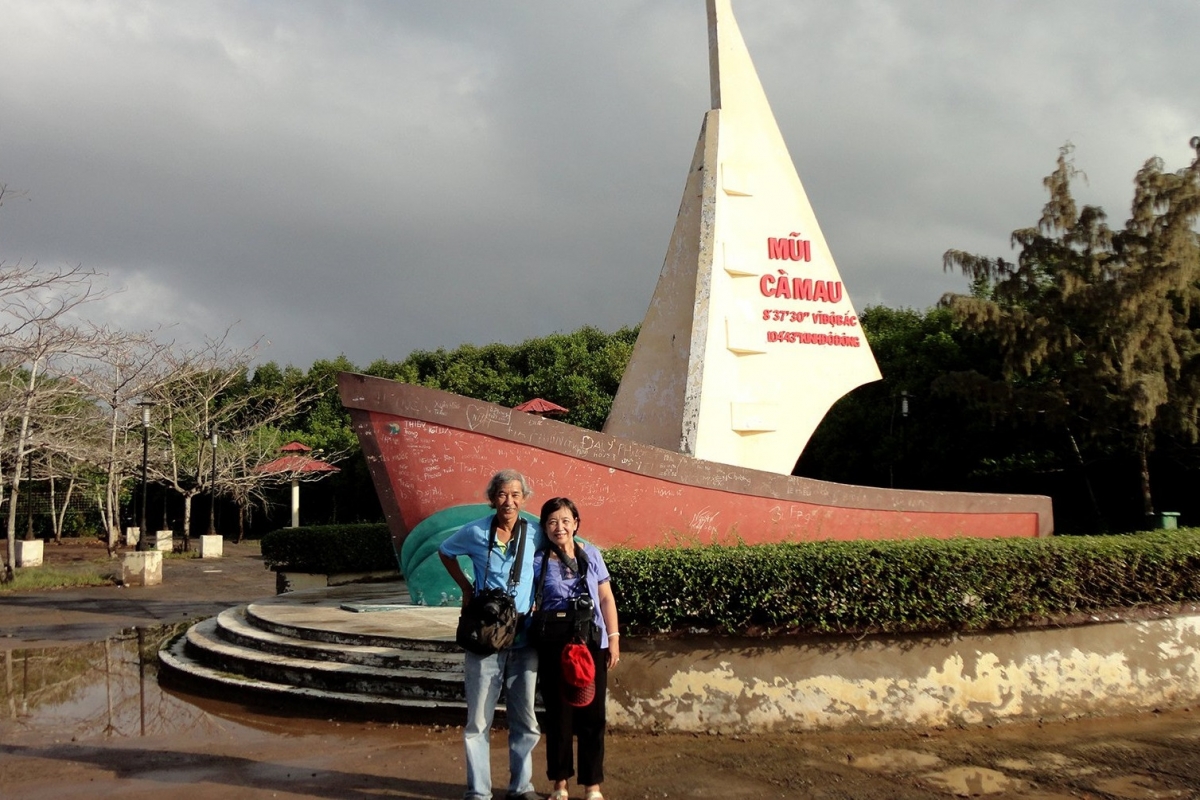 Bằng đam mê và lòng quyết tâm, dù tuổi cao nhưng ông bà đã đặt chân đến điểm cuối của Tổ quốc