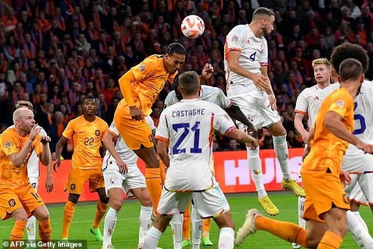 Bàn thắng của Van Dijk đã giúp ĐT Hà Lan giành vé vào VCK UEFA Nations League