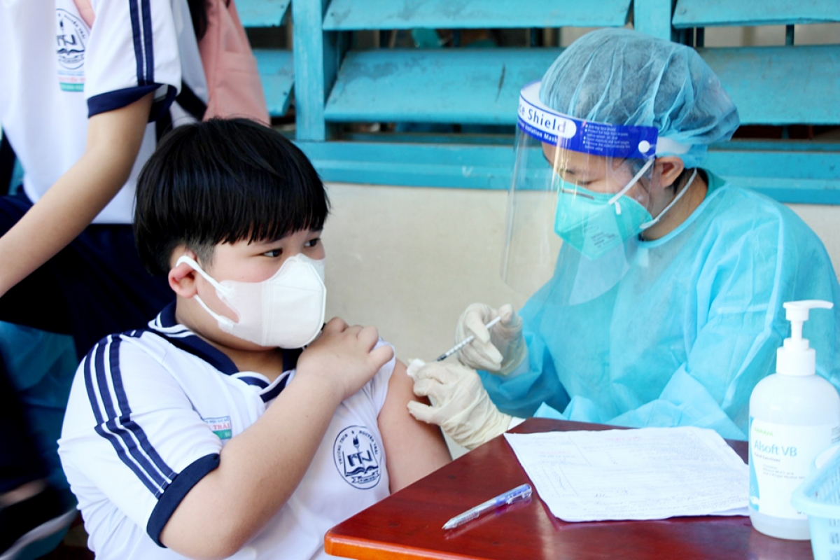 Trẻ đã tiêm mũi 1 vaccine Moderna thì mũi 2 cũng phải cùng loại