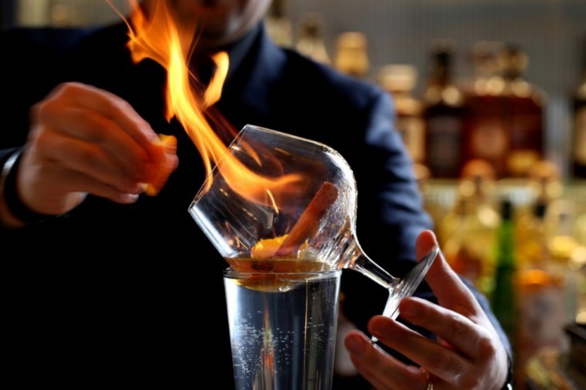 Khi pha chế cocktail đẩy lên thành nghệ thuật thì những lão làng như ông Nguyễn Xuân Ra là vô cùng hiếm có