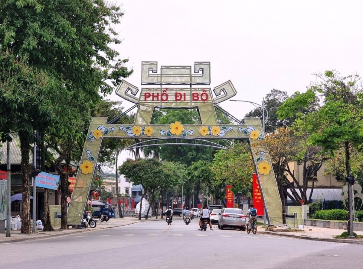 Phố đi bộ Sơn Tây - Nơi diễn ra nhiều hoạt động của chương trình "Trung thu Thành cổ - Sơn Tây xứ Đoài"