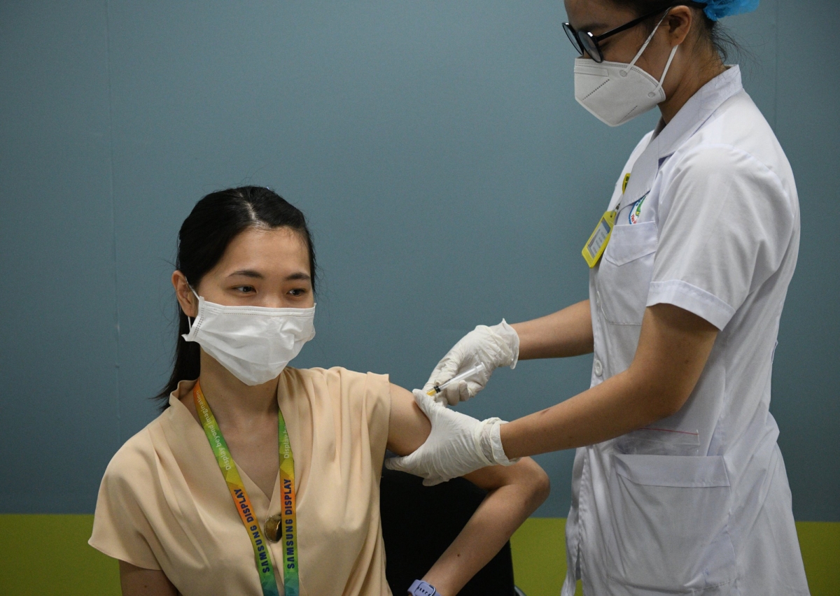 Các địa phương đẩy mạnh hơn nữa tiến độ tiêm vaccine Covid-19 cho người dân