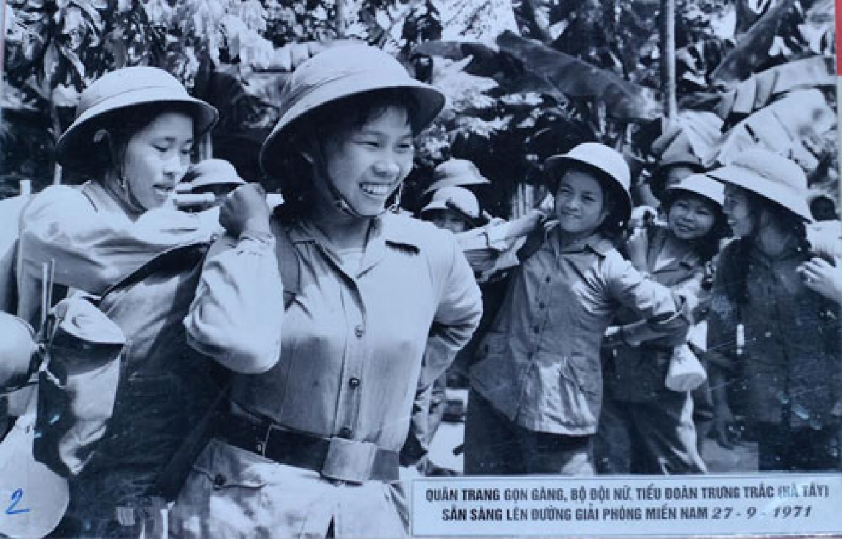 Tiểu đoàn nữ Trưng Trắc - những nữ thanh niên đầu tiên của miền Bắc được chi viện
cho tiền tuyến lớn miền Nam.