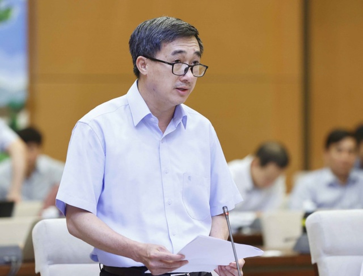 Thứ trưởng Bộ Y tế Trần Văn Thuấn.