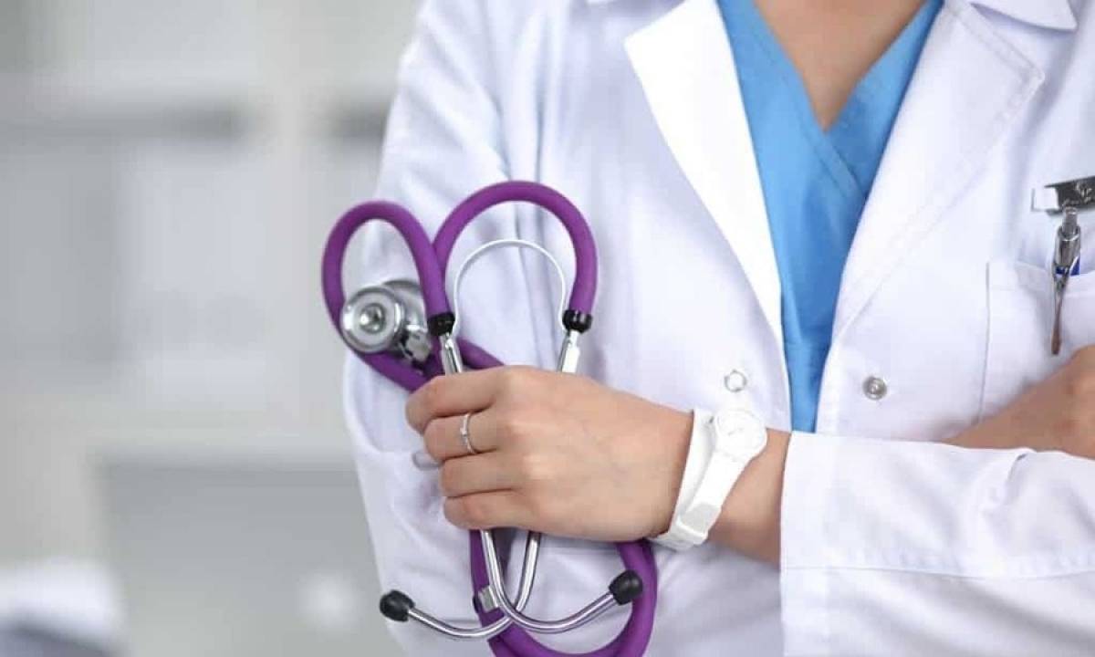 Cần có cơ chế tạo thuận lợi cho bác sĩ
được làm thêm ngoài giờ, được phép kí hợp đồng với nhiều cơ sở y tế