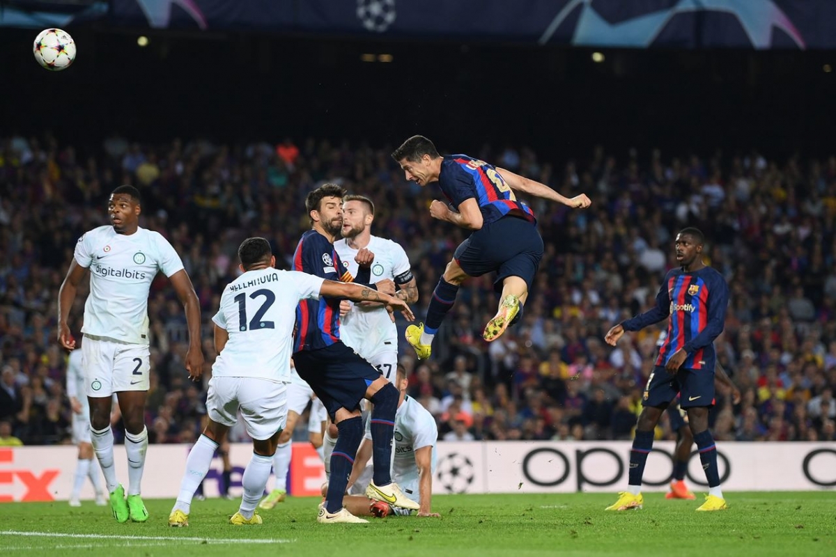 Nếu không có bàn thắng muộn màng của Robert Lewandowski thì Barca đã lâm nguy (Ảnh: Internet)