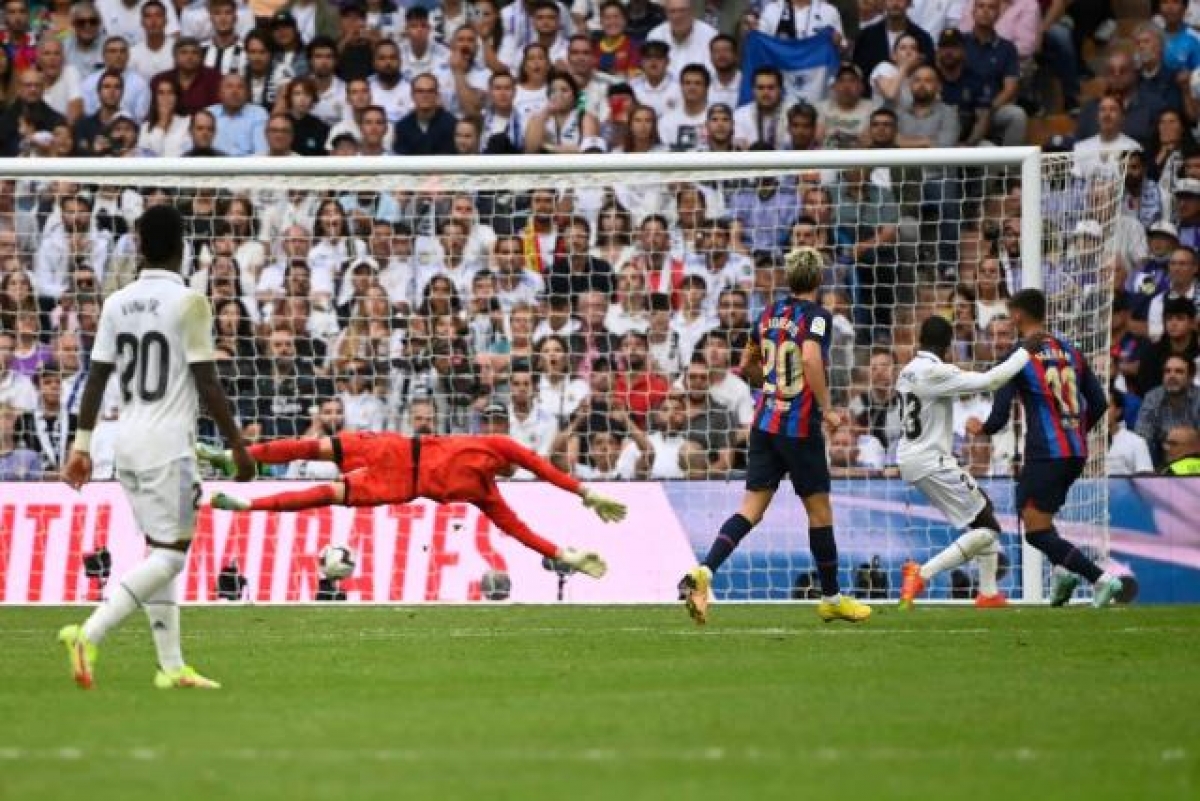 Ferran Torres mở ra hi vọng giành điểm cho Barca (Ảnh: Internet)