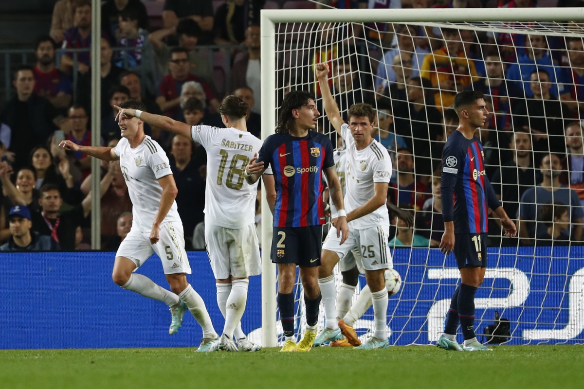 Benjamin Pavard (số 5) ấn định chiến thắng 3-0 cho Bayern (Ảnh: Internet)