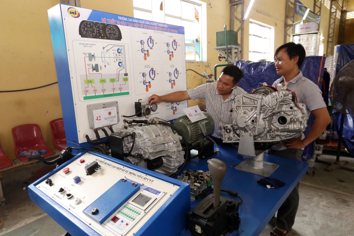 Ban tổ chức đã thành lập 12 Tiểu ban giám khảo để chấm thi thiết bị đào tạo tự làm toàn quốc lần thứ VII