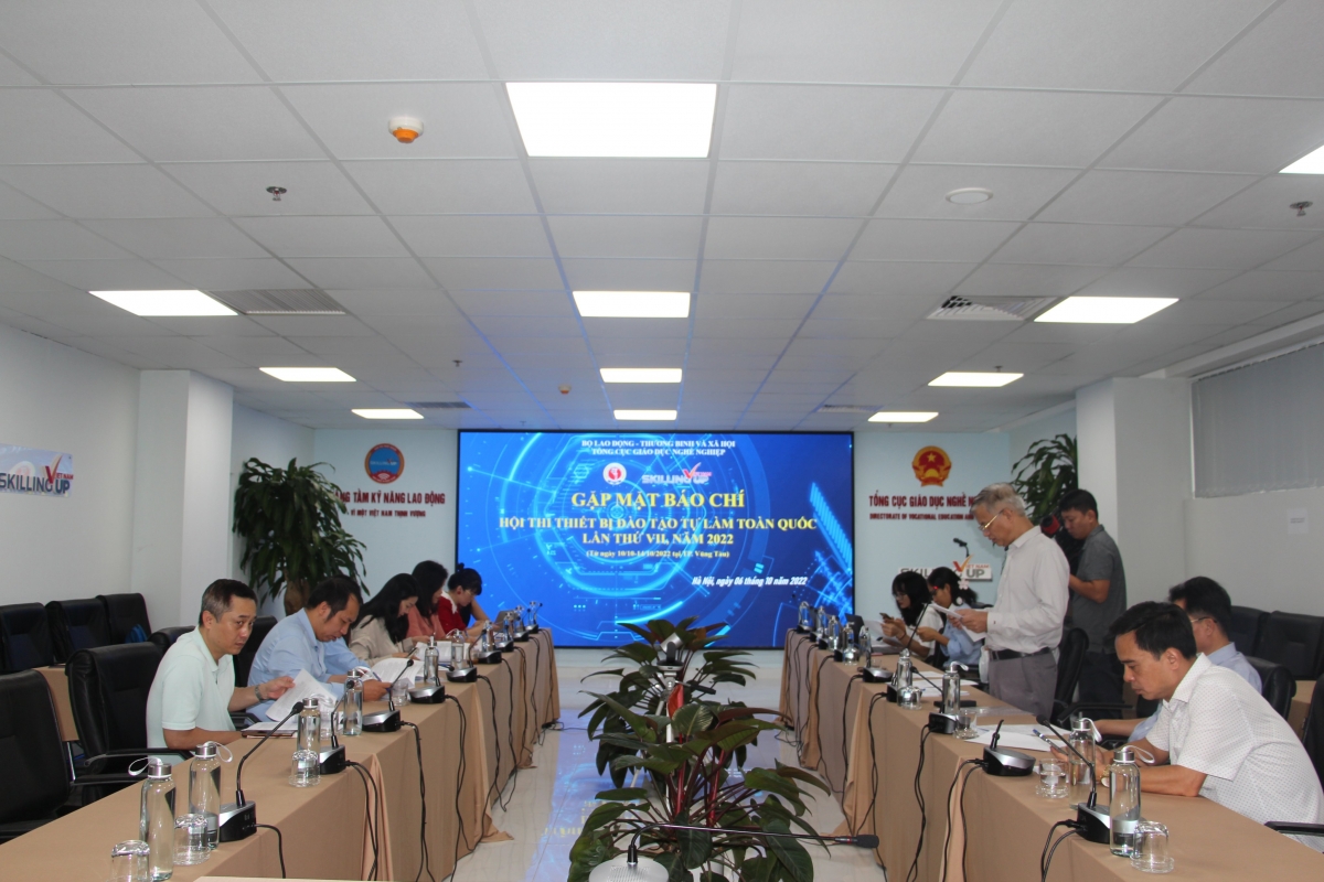 Toàn cảnh họp báo