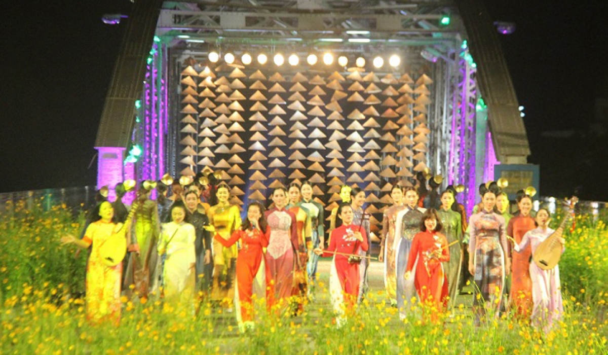 Lung linh Lễ hội áo dài Festival nghề truyền thống Huế 2017