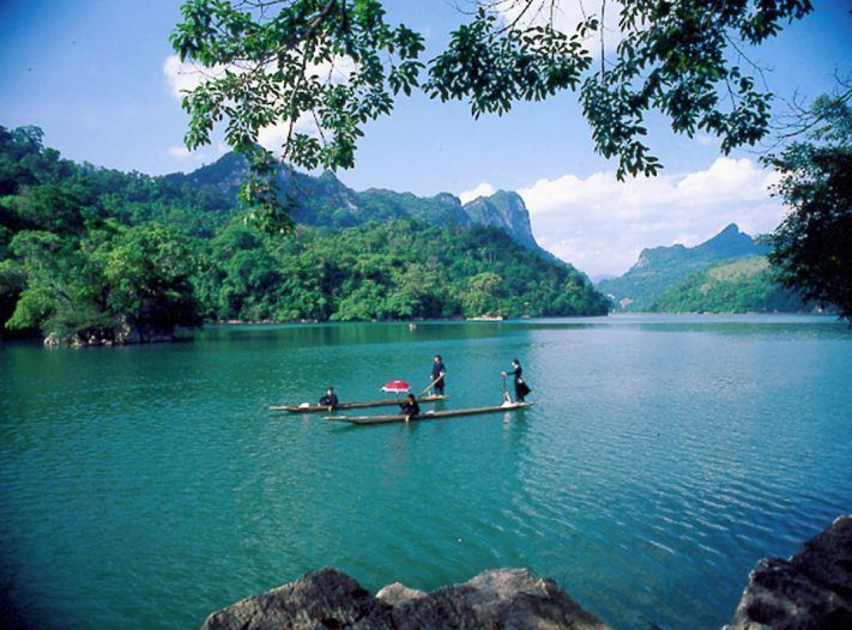 Ba Bể là hồ nước ngọt tự nhiên lớn nhất Việt Nam, là 1 trong 20 hồ nước ngọt đặc biệt của thế giới cần được bảo vệ