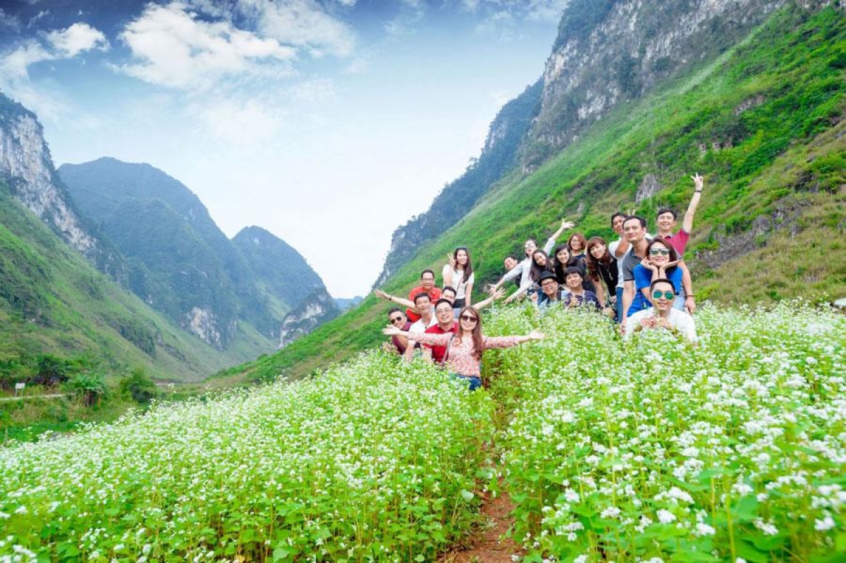 Hà Giang là điểm đến lý tưởng dành cho những tín đồ yêu thích du lịch mạo hiểm. Theo gợi ý của Lonely Planet, đến Hà Giang, du khách không thể bỏ qua Đồng Văn, Mèo Vạc và Lũng Cú - điểm cực Bắc của Tổ quốc