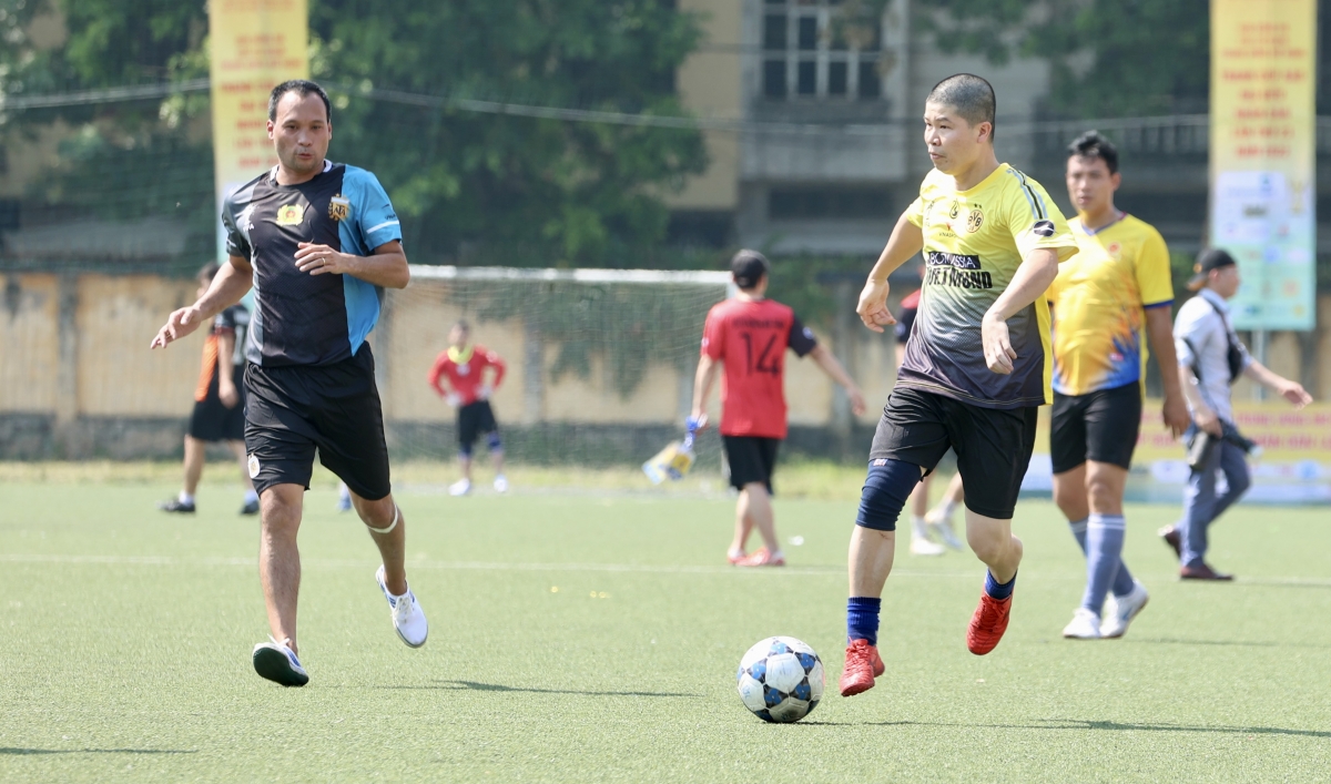 Ngay sau lễ khai mạc, các trận đấu diễn ra kịch tính và hấp dẫn