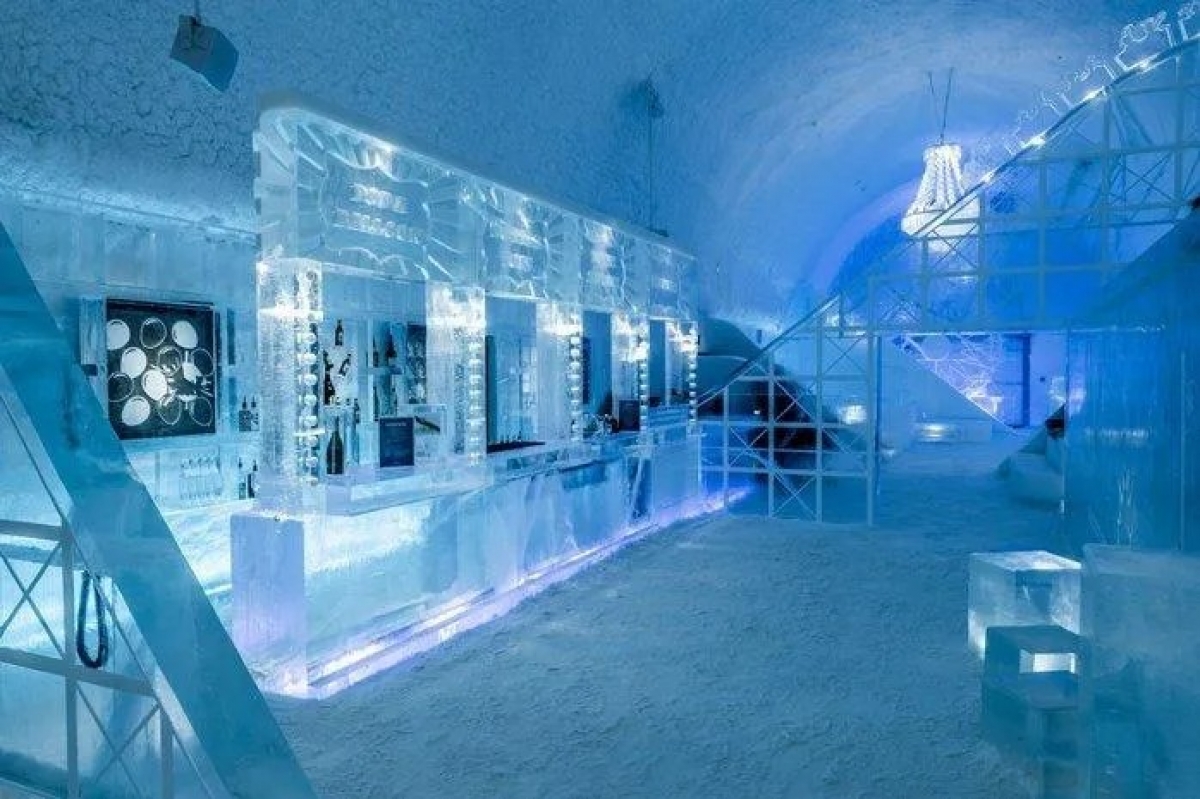 Nhiệt độ ở các phòng băng tại Icehotel luôn nằm ở mức khoảng âm 5 độ C, giúp cho các công trình, kiệt tác trong khách sạn luôn được bảo quản ở tình trạng tốt nhất