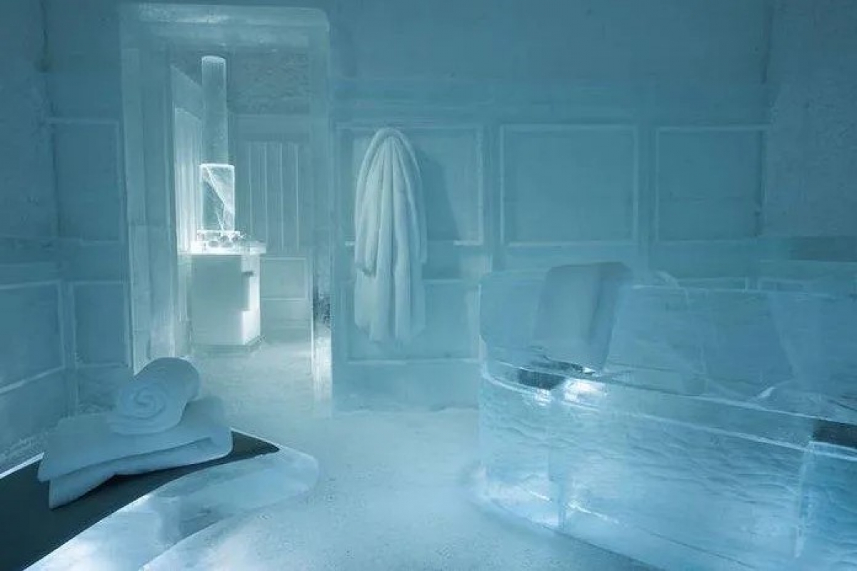 Nhiệt độ ở các phòng băng tại Icehotel luôn nằm ở mức khoảng âm 5 độ C, giúp cho các công trình, kiệt tác trong khách sạn luôn được bảo quản ở tình trạng tốt nhất.