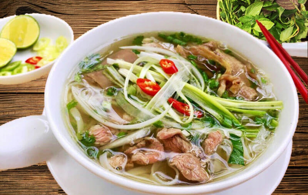 Phở - món ăn truyền thống của Việt Nam, món ăn đường phố thể hiện phong cách sống của người Việt