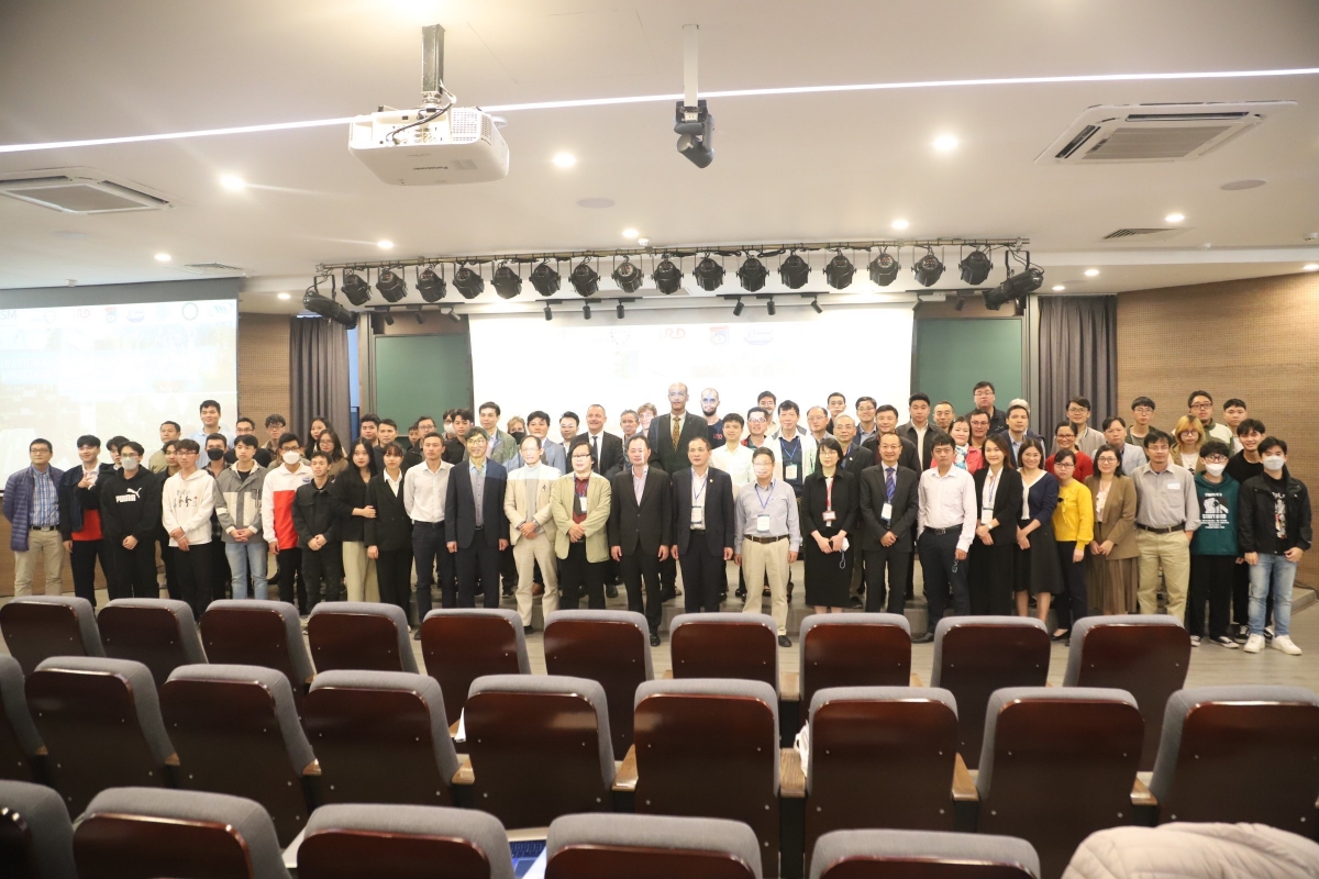 Các đại biểu tham dự Hội thảo