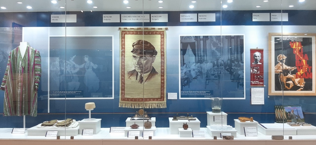 Tặng phẩm của bạn bè quốc tế tặng Chủ tịch Hồ Chí Minh