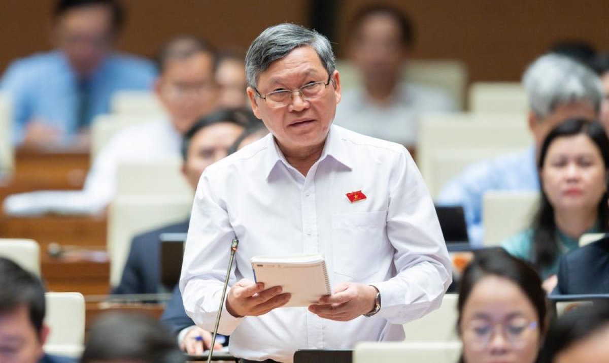 Đại biểu Tô Văn Tám - Đoàn ĐBQH tỉnh Kon Tum phát biểu thảo luận tại hội trường