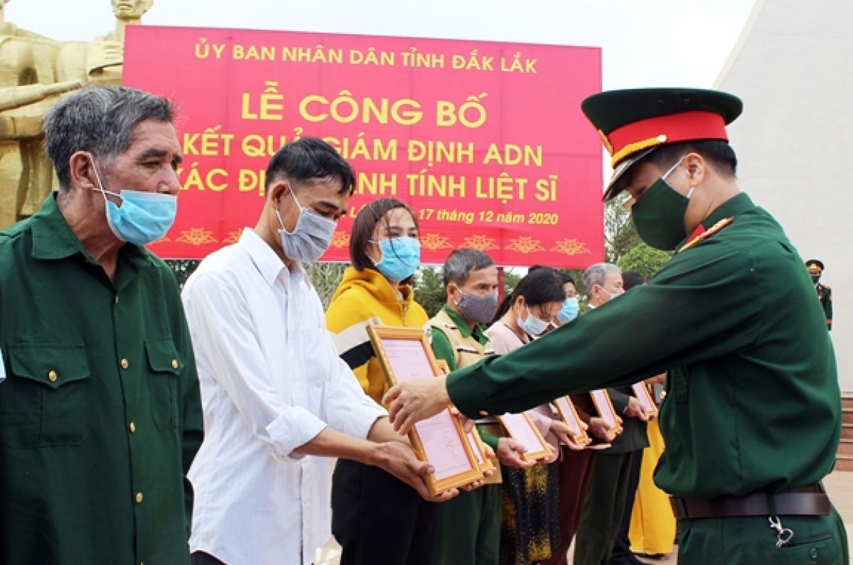 Lễ trao kết quả giám định ADN cho các gia đình liệt sỹ tại tỉnh Đăk Lăk