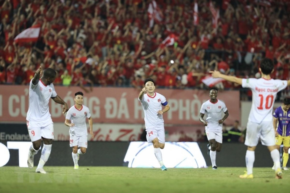 Hải Huy có bàn thắng nâng tỷ số lên 3-0 cho Hải Phòng