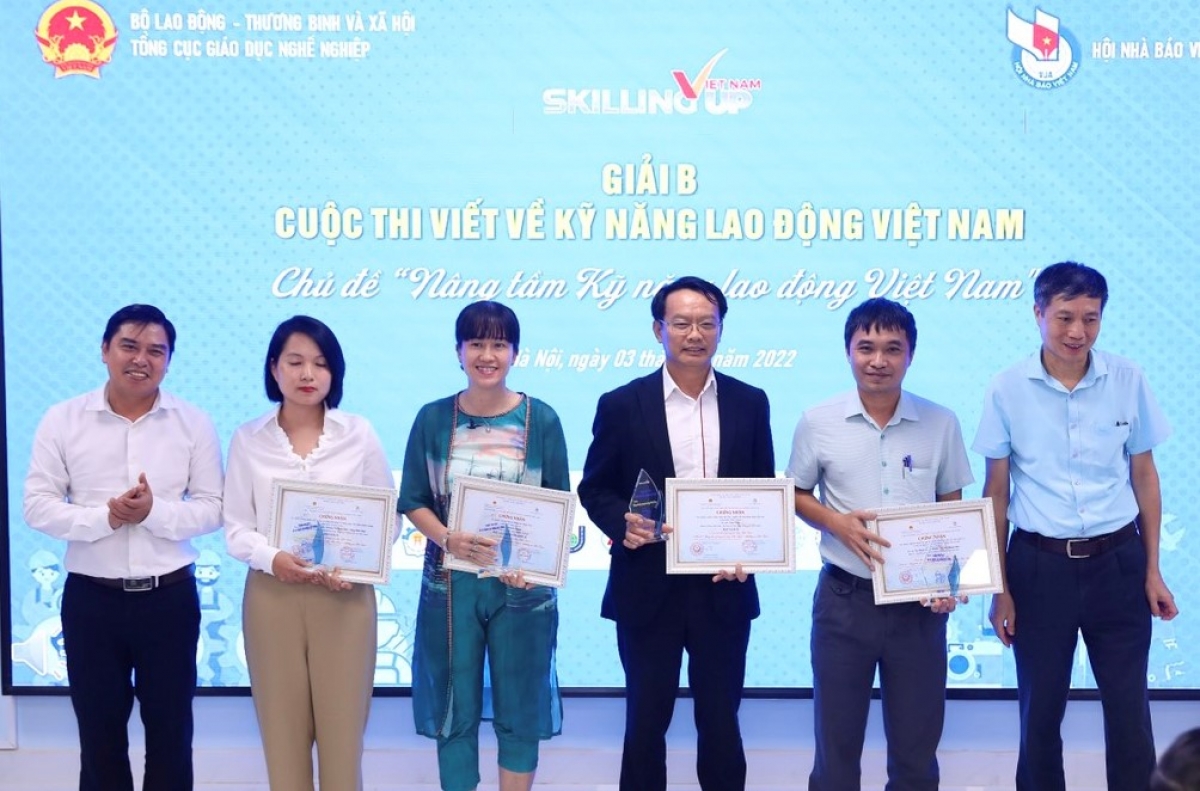 4 tác giả, nhóm tác giả được trao giải B