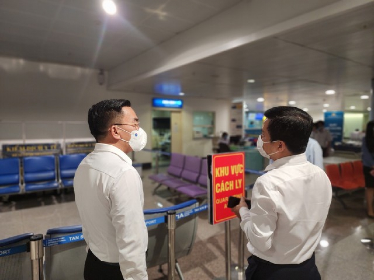 Ca đậu mùa khỉ thứ 2 đã được đưa vào khu vực riêng và khám sàng lọc ngay tại sân bay.