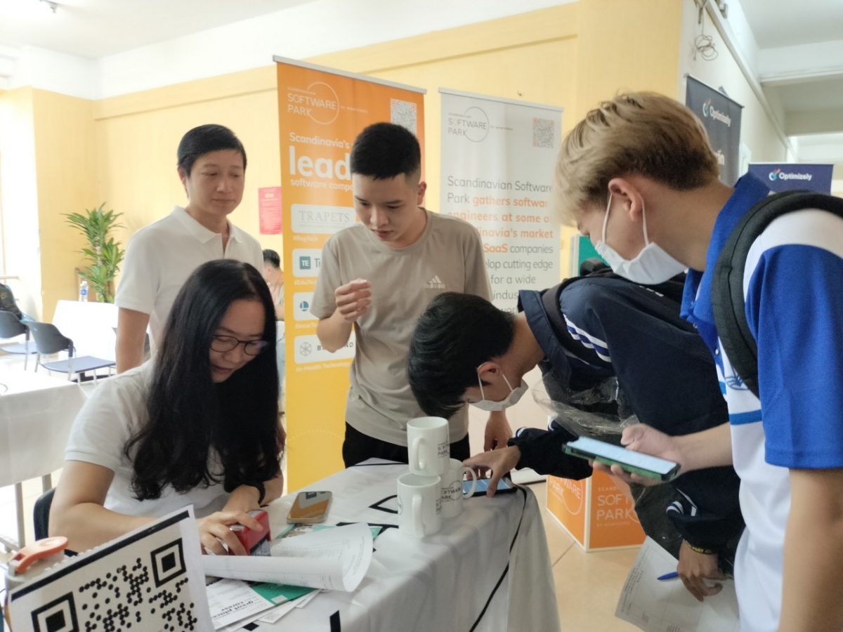 Sinh viên tham dự Ngày hướng nghiệp 2022
