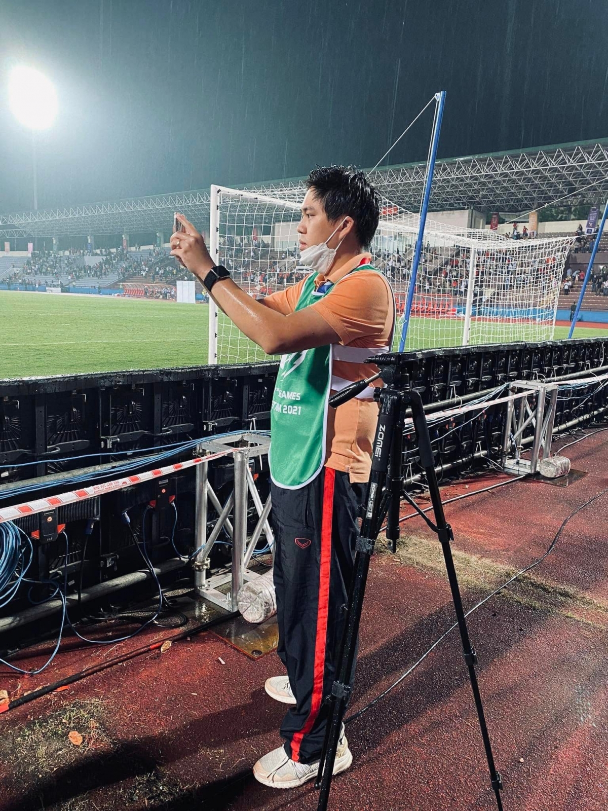 Phóng viên Trí Công tác nghiệp tại SEA Games 31 (Ảnh: NVCC)