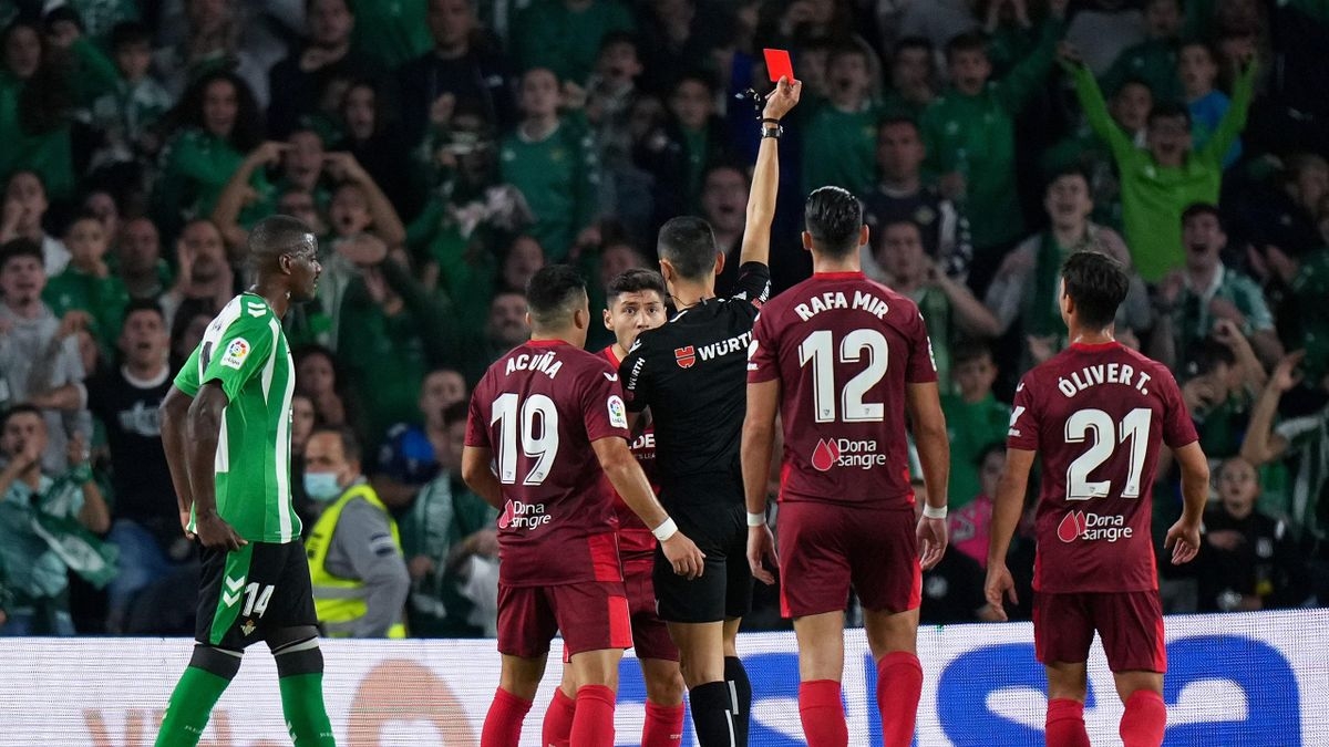 Real Betis và Sevilla tạo ra trận đấu quá căng thẳng (Ảnh: Internet)